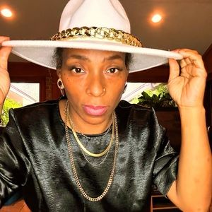 White Fadora, Gold Chain, Medium